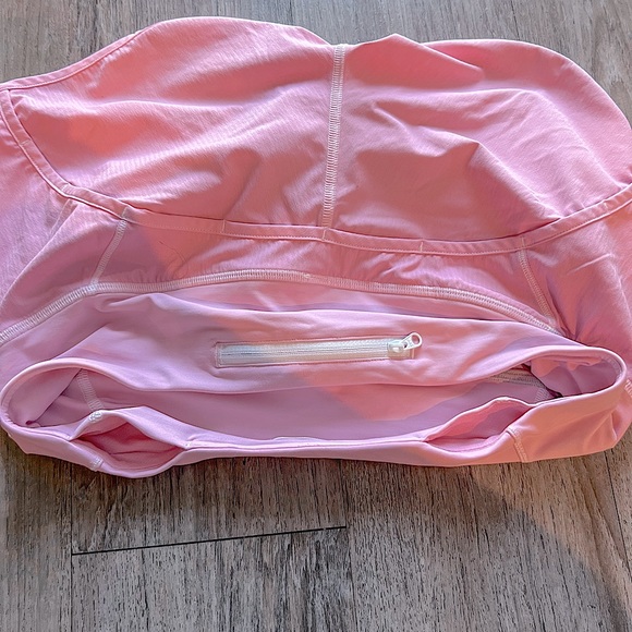 NWOT Lululemon custom tie dye shorts. Pink. Size 4. New. - Picture 5 of 8